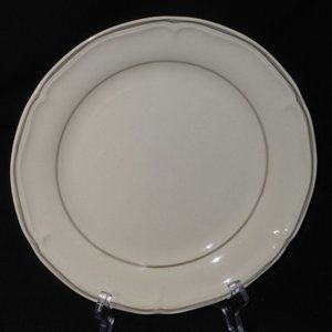 Dinner plate. Southampton Stoneware made in Japan 10 1/2"